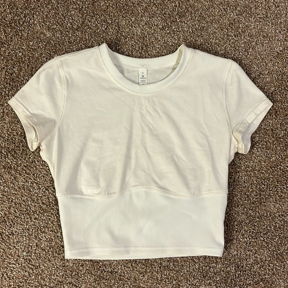 COPY - LULULEMON CROP TEE